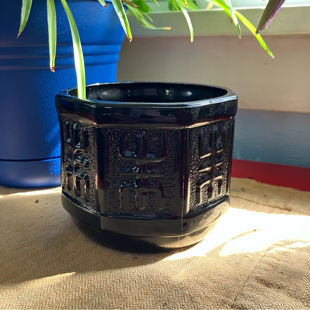 Black amethyst planter